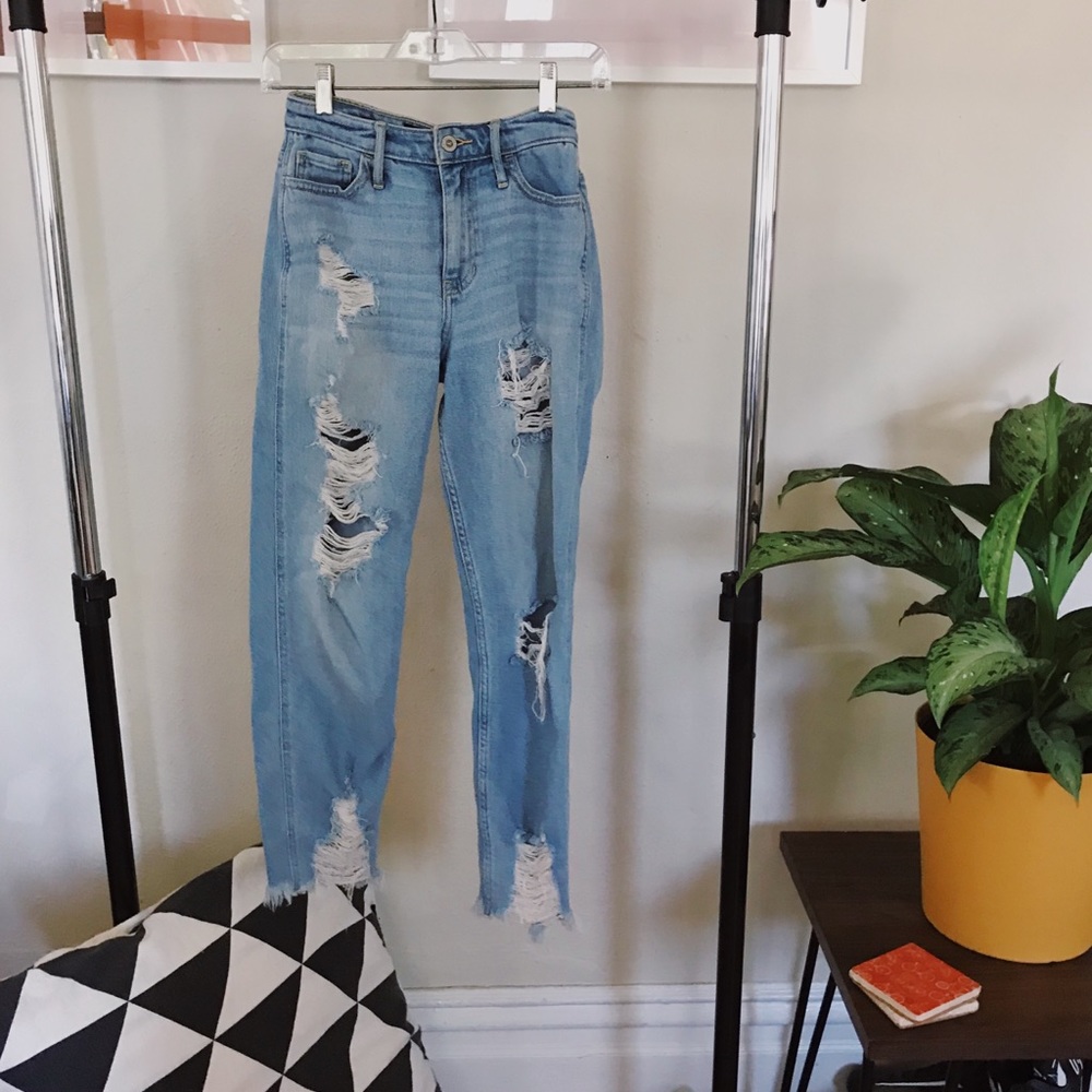 High-waisted Ripped Jeans